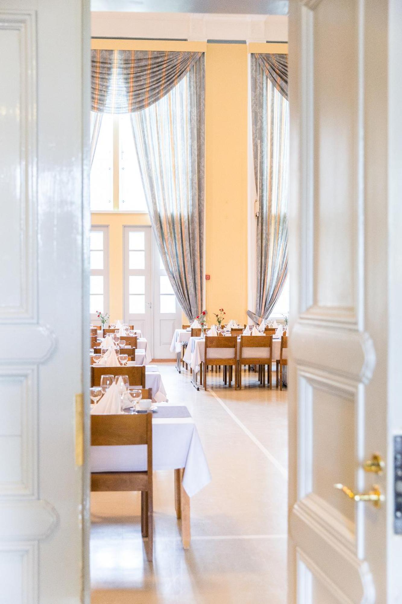 Hotelli-Ravintola Maentaen Klubi Mänttä Exterior foto